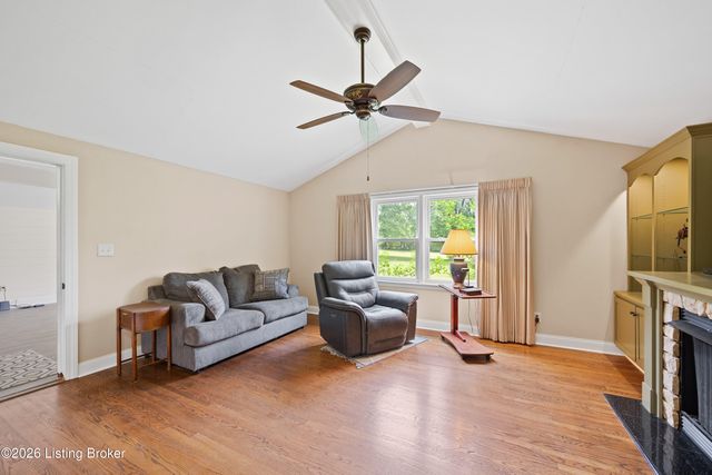 7420 Routt Rd, Jeffersontown, KY 40299