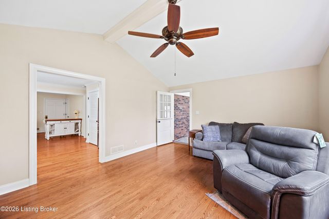 7420 Routt Rd, Jeffersontown, KY 40299