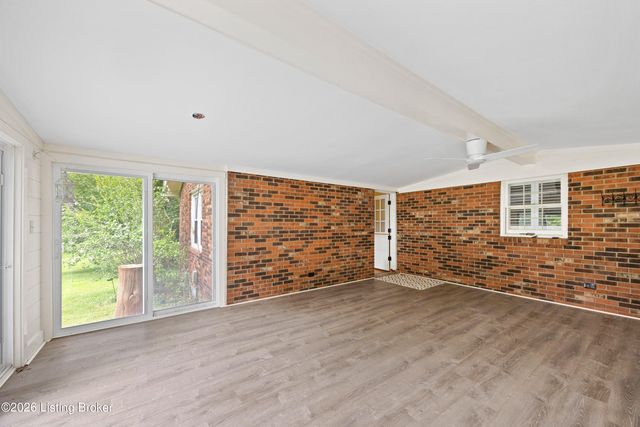 7420 Routt Rd, Jeffersontown, KY 40299