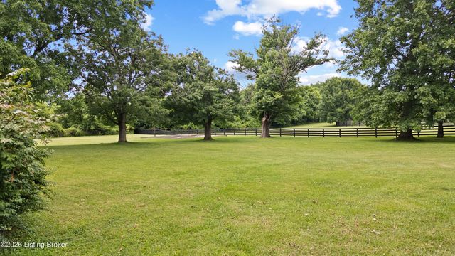 7420 Routt Rd, Jeffersontown, KY 40299