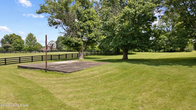 7420 Routt Rd, Jeffersontown, KY 40299