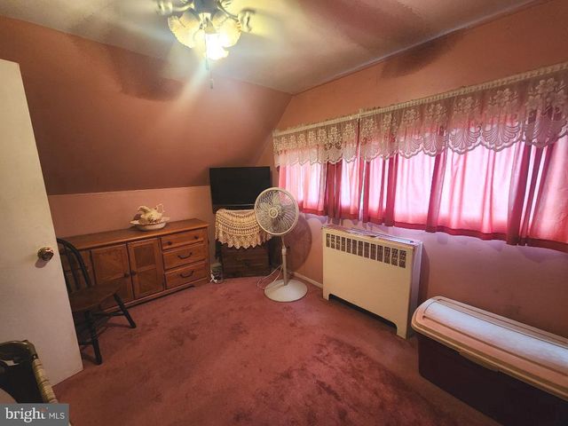 59 VERMONT LN, Levittown, PA 19054
