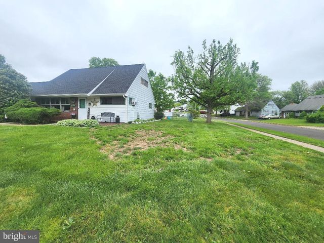 59 VERMONT LN, Levittown, PA 19054