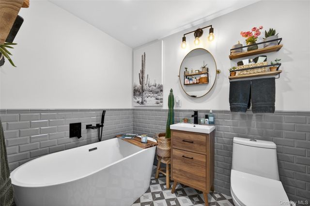 182 W 21st Street, Deer Park, NY 11729