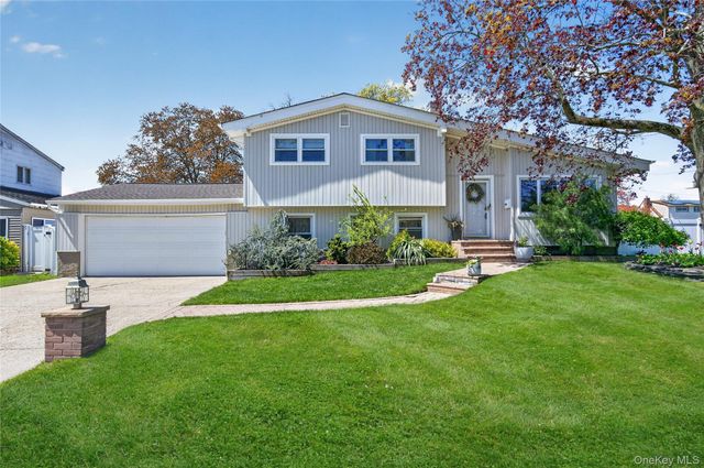 182 W 21st Street, Deer Park, NY 11729