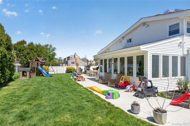 182 W 21st Street, Deer Park, NY 11729