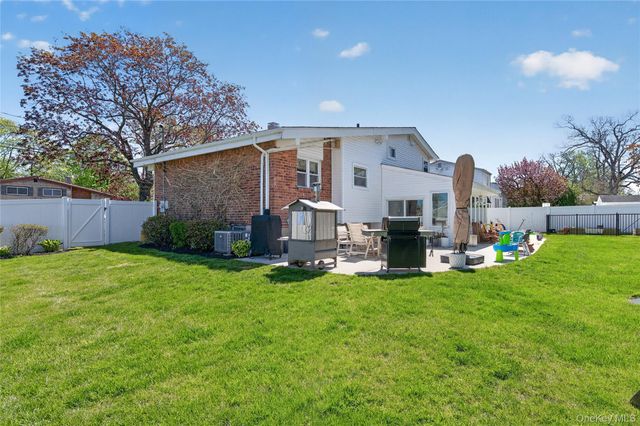 182 W 21st Street, Deer Park, NY 11729