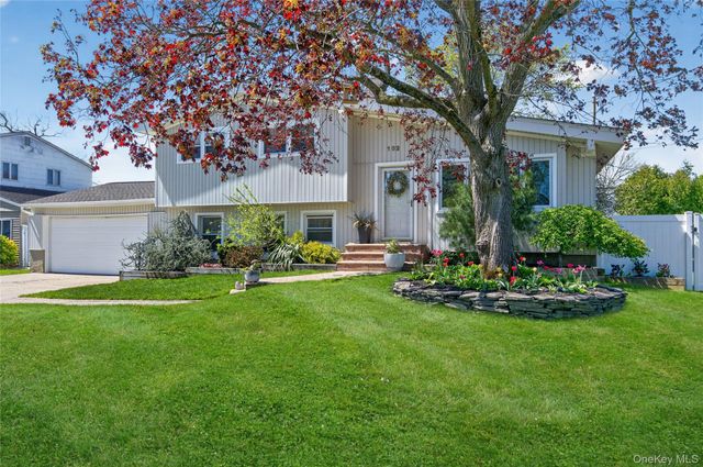 182 W 21st Street, Deer Park, NY 11729