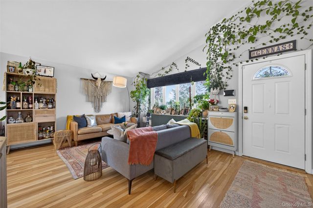 182 W 21st Street, Deer Park, NY 11729