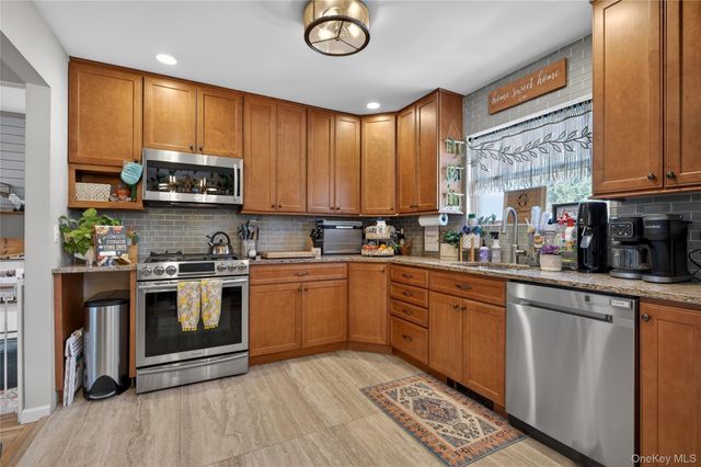 182 W 21st Street, Deer Park, NY 11729