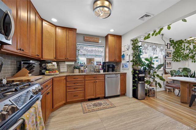 182 W 21st Street, Deer Park, NY 11729