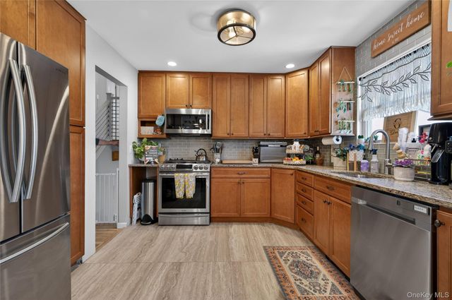 182 W 21st Street, Deer Park, NY 11729