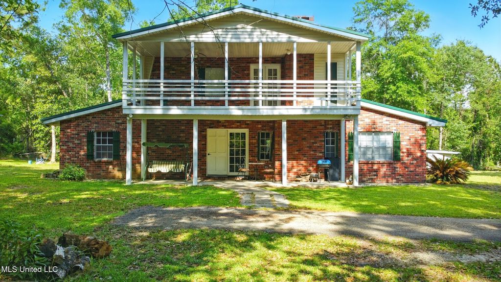 18 Shamrock Lane, Carriere, MS 39426
