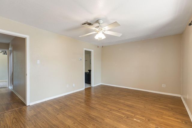 1919 Place Rebecca Lane H16, Houston, TX 77090