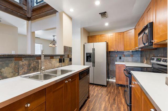 1919 Place Rebecca Lane H16, Houston, TX 77090