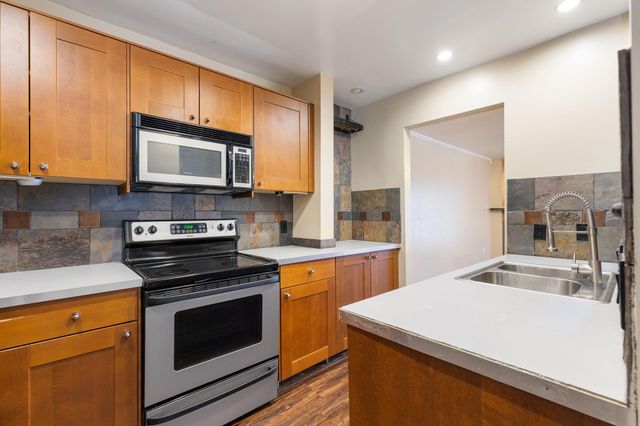 1919 Place Rebecca Lane H16, Houston, TX 77090