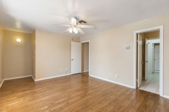 1919 Place Rebecca Lane H16, Houston, TX 77090