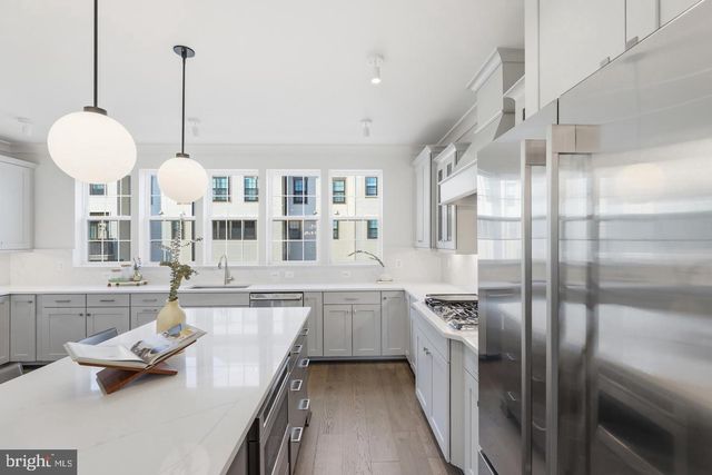 12558 OVIATION DR, Fairfax, VA 22033