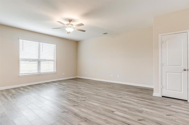 1025 Mcdonald Drive, Crowley, TX 76036