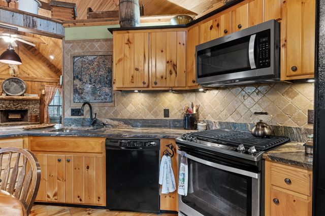 6112 Cove Road, Mentone, AL 35984