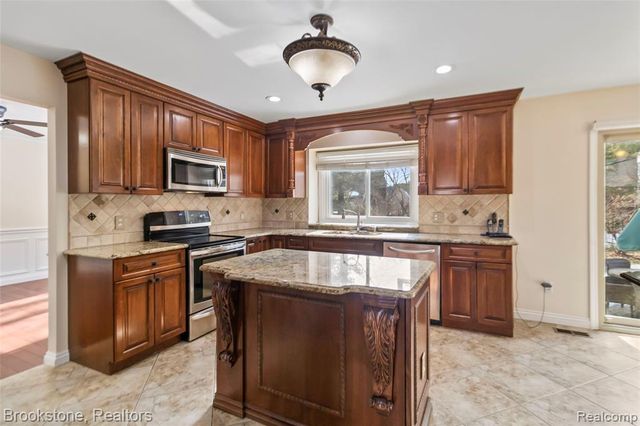 3807 Beechcrest, Rochester Hills, MI 48309