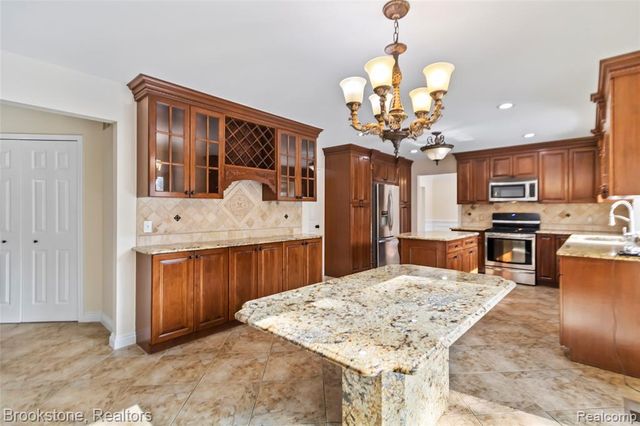 3807 Beechcrest, Rochester Hills, MI 48309