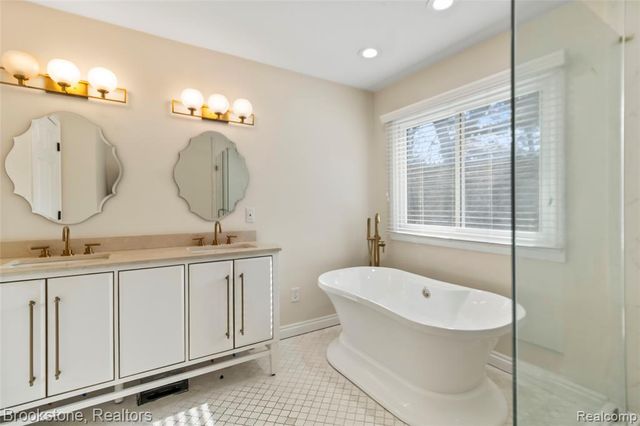 3807 Beechcrest, Rochester Hills, MI 48309