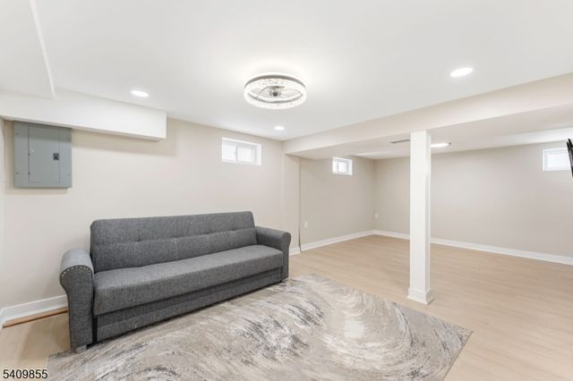 847 Dennis Pl, Linden City, NJ 07036