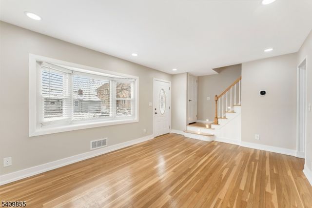 847 Dennis Pl, Linden City, NJ 07036