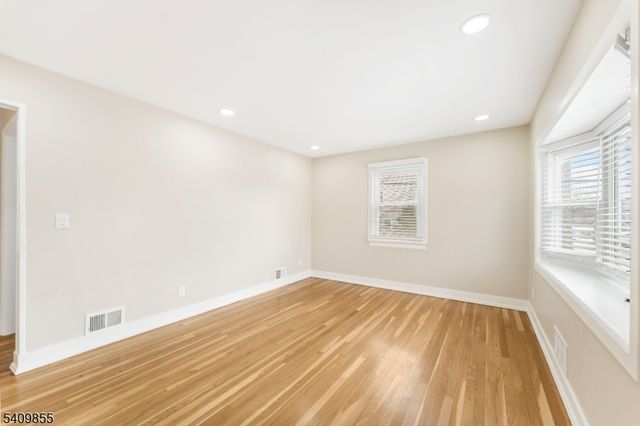 847 Dennis Pl, Linden City, NJ 07036