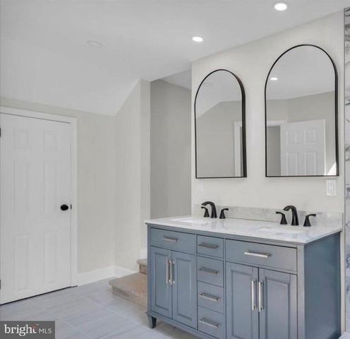 10 BURNHAM LN, Voorhees, NJ 08043