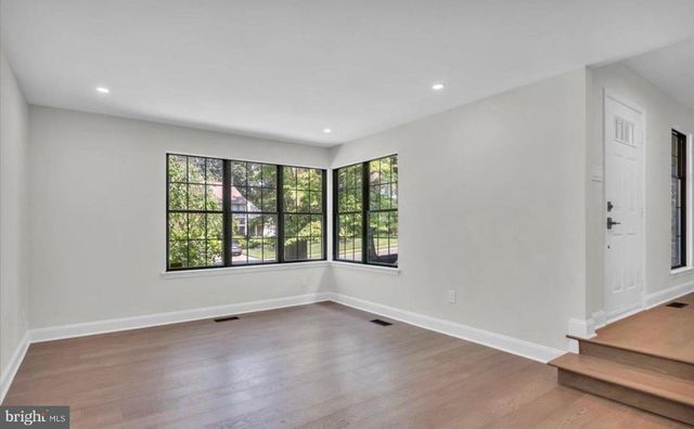 10 BURNHAM LN, Voorhees, NJ 08043