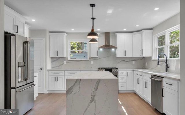 10 BURNHAM LN, Voorhees, NJ 08043