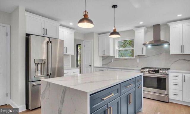 10 BURNHAM LN, Voorhees, NJ 08043