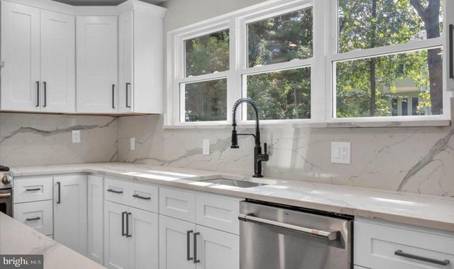 10 BURNHAM LN, Voorhees, NJ 08043