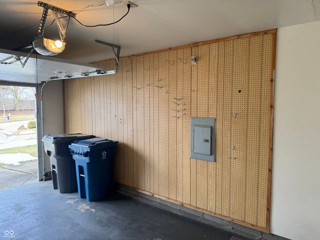 9049 Lisering Circle, Indianapolis, IN 46256