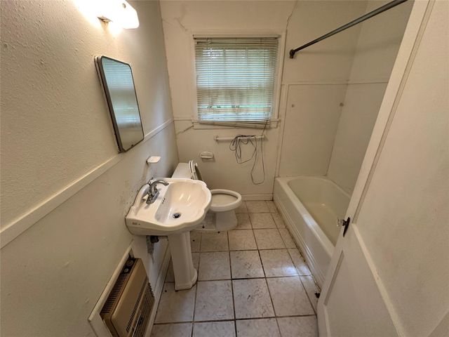 2015 Des Jardines Street, Houston, TX 77023