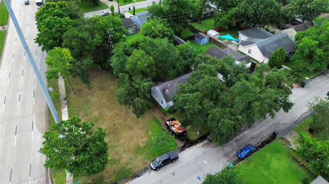 2015 Des Jardines Street, Houston, TX 77023