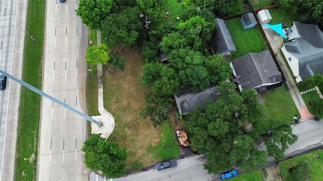 2015 Des Jardines Street, Houston, TX 77023