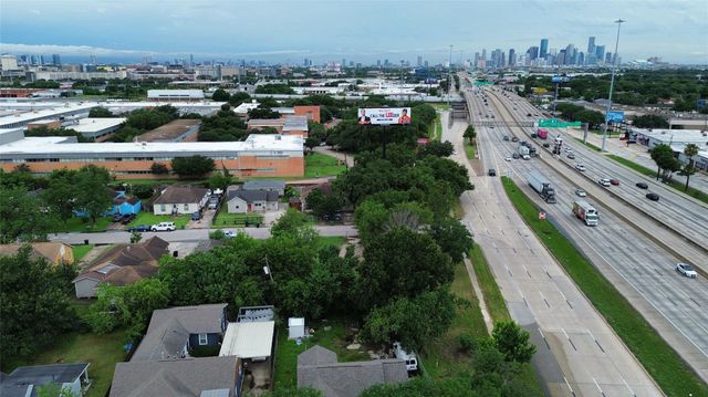 2015 Des Jardines Street, Houston, TX 77023