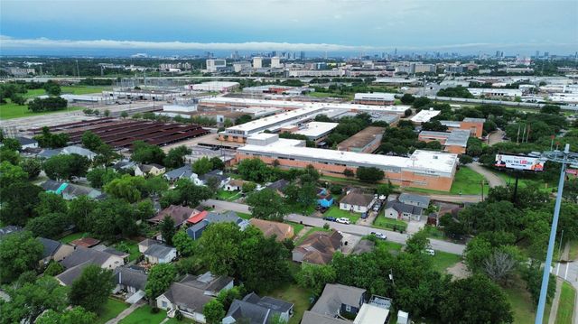 2015 Des Jardines Street, Houston, TX 77023