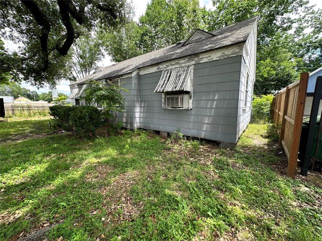 2015 Des Jardines Street, Houston, TX 77023