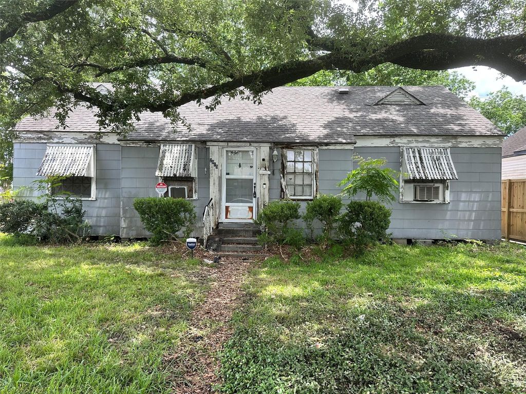 2015 Des Jardines Street, Houston, TX 77023