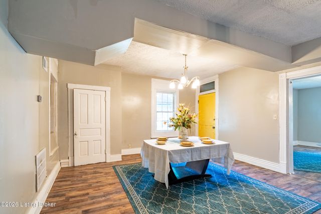 2210 W Burnett Ave, Louisville, KY 40210