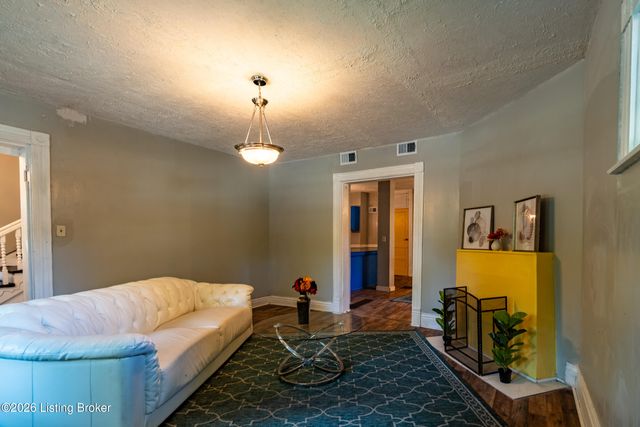 2210 W Burnett Ave, Louisville, KY 40210