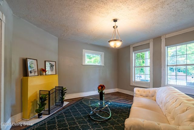 2210 W Burnett Ave, Louisville, KY 40210