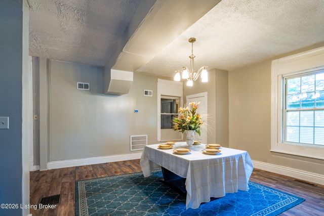 2210 W Burnett Ave, Louisville, KY 40210