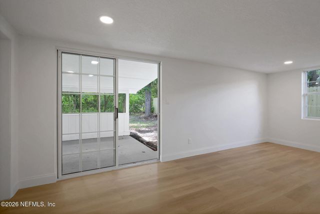 3701 COPPER Circle E, Jacksonville, FL 32207