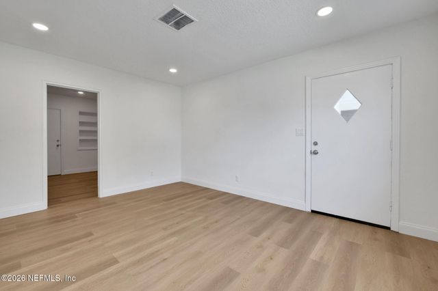 3701 COPPER Circle E, Jacksonville, FL 32207