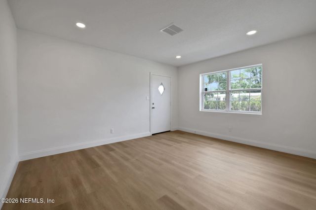 3701 COPPER Circle E, Jacksonville, FL 32207